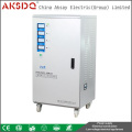 2016 Nuevo Tipo Directo Fabricante SVC 30kva 3 Fase Servo Motor Estabilizador Automático De Voltaje CA Para Casa Wenzhou YueQing AKSDQ